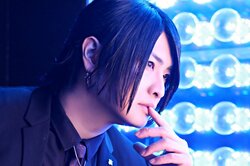 女性を「可愛い」と褒めても効果なし!? 伝説のホストが伝授するテクニックを人気俳優が実践