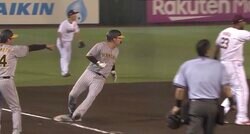 「楽天はミスから失点が多すぎ！」「キャンプでやらなくても見れば分かる」 物議を醸した最下位・楽天の“痛恨の連携ミスプレー”を里崎氏がブッた斬る