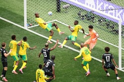 「絶対入ったと」W杯惜敗も話題…南ア、“魂の連続ブロック”がファンの心揺さぶる カナダの波状攻撃をゴール際で3度も凌ぐ