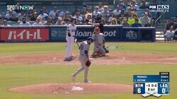 一体何者なんだ！？大谷翔平が首振り憮然 「三冠投手」激似フォームで覚醒…“変則左腕”にネット騒然「打ち辛そう」