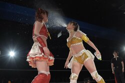 仁義なき“顔面噴射”　万喜なつみ、伊藤麻希に惜敗で「生まれ変わっても伊藤君みたいな人生は歩みたくない」