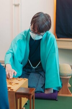 藤井聡太竜王、防衛に王手なるか 挑戦者・羽生善治九段が「角換わり」新構想で挑む／将棋・王将戦七番勝負第4局