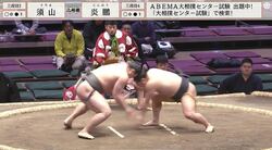 瞬殺が過ぎる…わずか2秒の“衝撃KO”「スピード感ヤバい」東大出身力士を土俵外に吹っ飛ばす小兵の“怪力っぷり”に騒然「レベチ」「圧倒的」