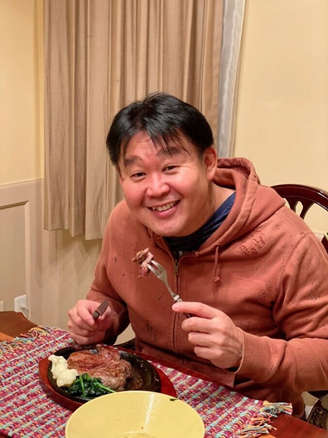 花田虎上、2日連続で夕食に肉を堪能「焼肉とステーキはまた違うので嬉しい」 1枚目
