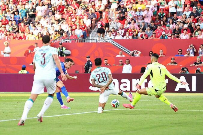 【写真・画像】【W杯】ポルトガル、16強決めた“94分の”土壇場決勝弾 「一瞬の隙に飛び込んだ」劇的瞬間に称賛やまず　1枚目