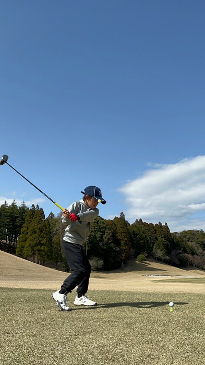  東尾理子、息子がゴルフの大会に向け練習ラウンドへ「年に一度出場する」  1枚目