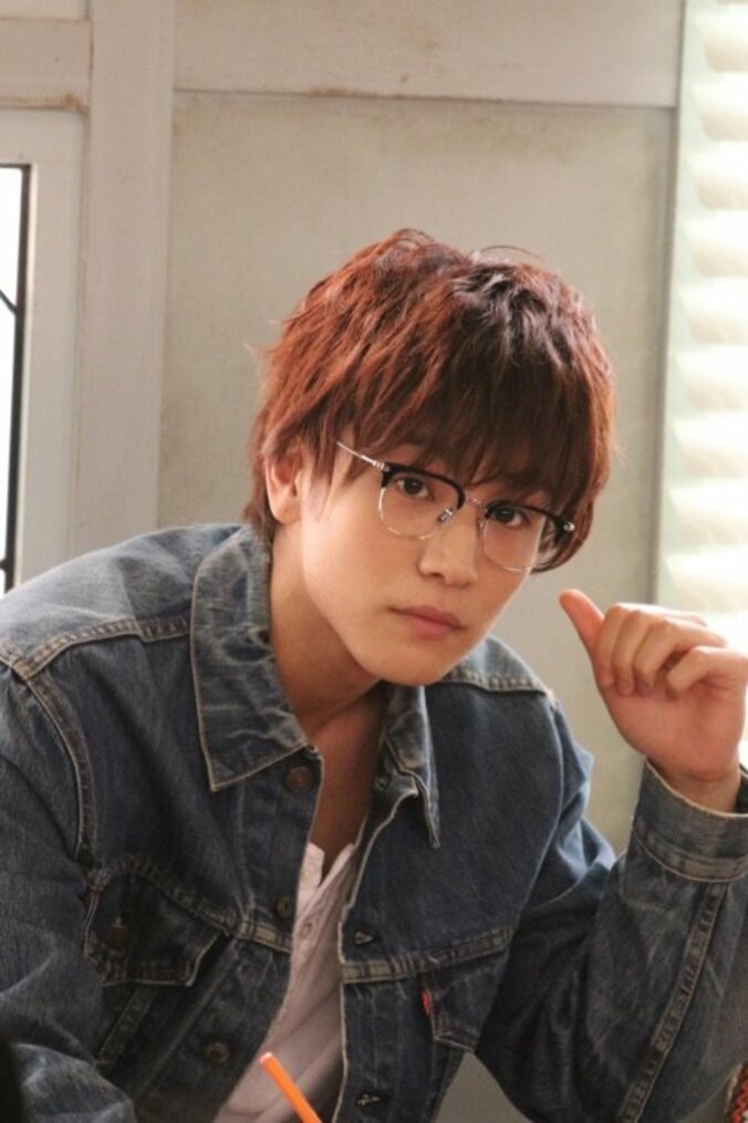 岩田剛典、インテリ風メガネ姿&笑顔ショットにファン歓喜「どっちも好き」 1枚目