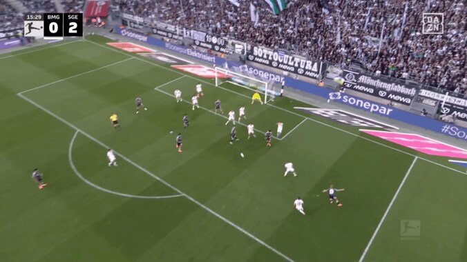 ボレーで合わせる堂安律