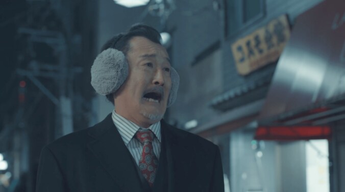 【写真・画像】「外寒いんでよかったら…」武蔵(吉田鋼太郎)、はるたん(田中圭)から耳当てをつけられて恋心が再燃『おっさんずラブ-リターンズ-』　2枚目