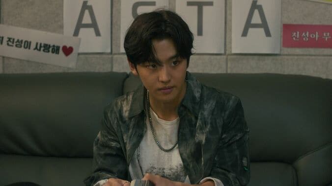 fromis_9イ・ナギョン、クラスを制圧する悪女演技に視聴者鳥肌「演技が上手すぎて惹き込まれる」『影美女』9&10話 4枚目