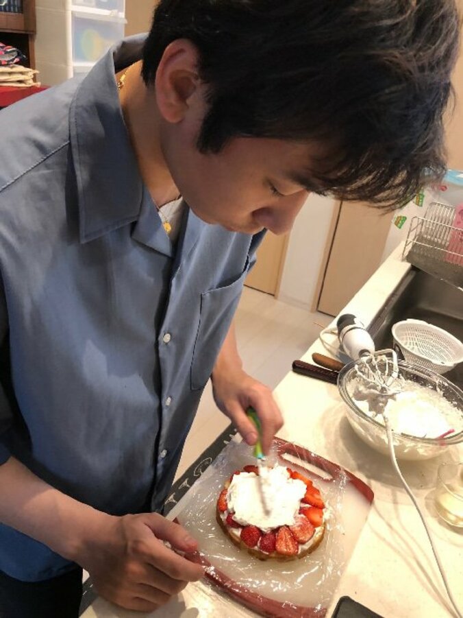 織田信成、母の誕生日に手作りケーキ「プロ級」「すごく美味しそう」の声 1枚目