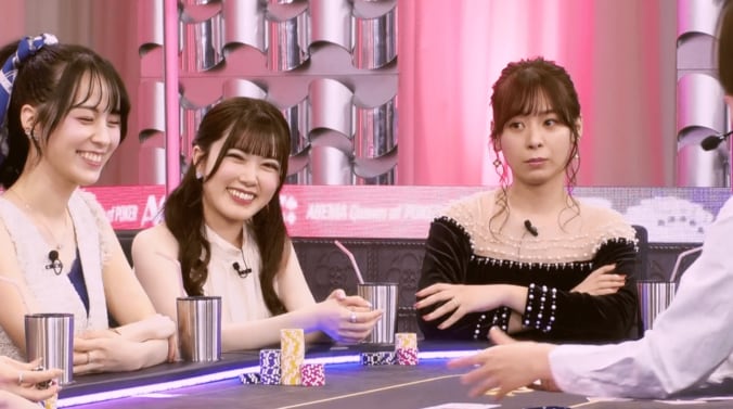 【映像】クールなポーカー美女がセルフ変顔→まさかの“逆ギレ”