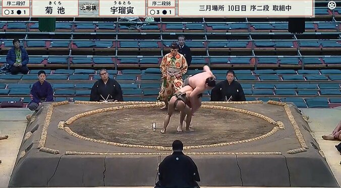 「何だこの動き」「感動した」62キロ力士、体重2倍差を翻弄 “一瞬の妙技”で制す 4場所ぶり勝ち越し 2枚目