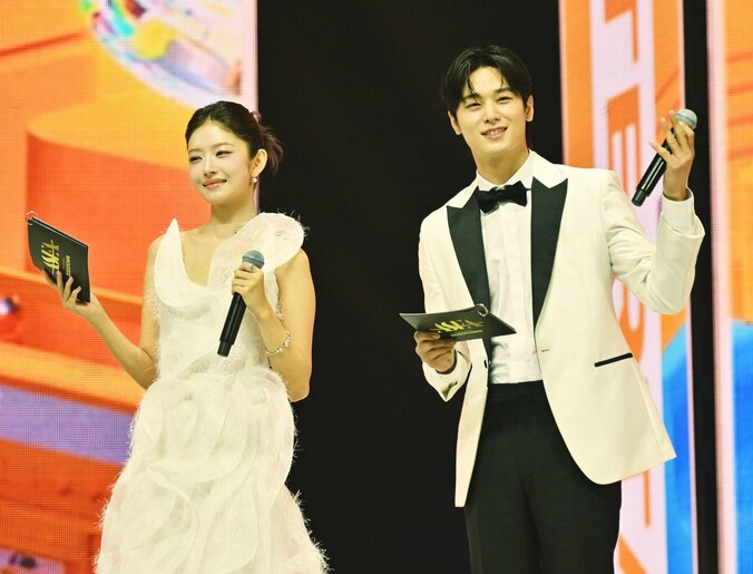 レイ（IVE）＆ジュヨン／(c)ASEA組織委員会