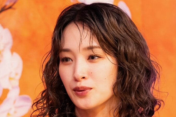 【写真・画像】「えぇ!?信じられない」レジェンド美魔女、59歳になった現在の姿にMEGUMIら驚愕　1枚目