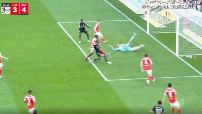 こんなことある…？ 怪物FWケイン、逆転弾で“GKに異変”「マジかよ」「ドン引きやん」壮絶な撃ち合い…こぼれ球に超反応→まさかの一撃「そこにいるんだよな」 3枚目