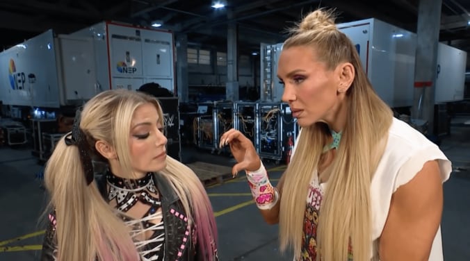 ハートを作ろうとするシャーロット