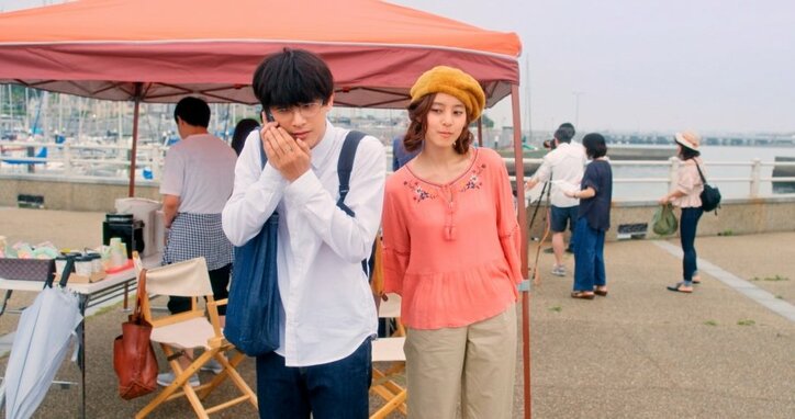 新木優子、“モテファッション”に身を包む！　吉沢亮主演『あのコの、トリコ。』新カット公開