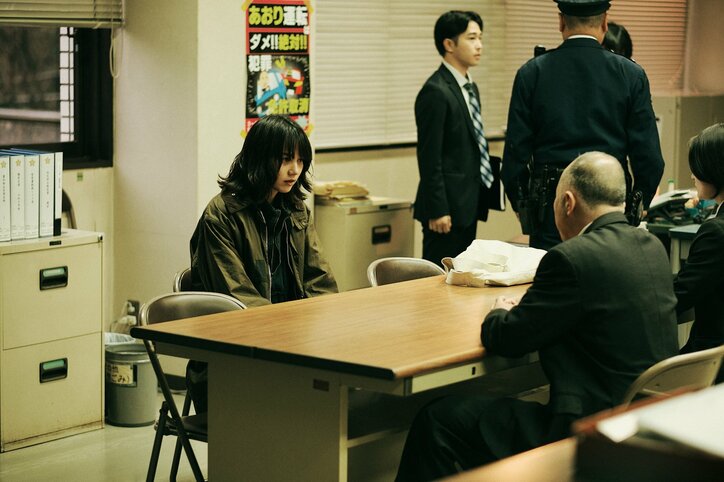 【写真・画像】バイト先の同僚にはめられて窃盗疑惑→いないはずの親族に連絡がいき…のん演じる”飛鳥”にさらなる不幸が襲いかかる『MISS KING』第2話 2枚目