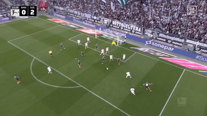 ボレーで合わせる堂安律