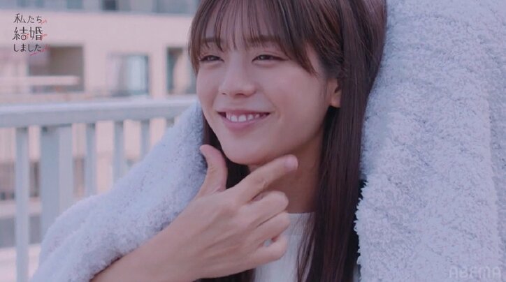 貴島明日香、久保田悠来と屋上で毛布にくるまりモゾモゾ…「あーん」も『私たち結婚しました4』第7話