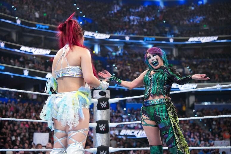 「日本のプロレスを見せた」“史上初”の日本人女子対決にファン感涙 因縁と愛憎の末に涙のハグ＆キスで電撃和解