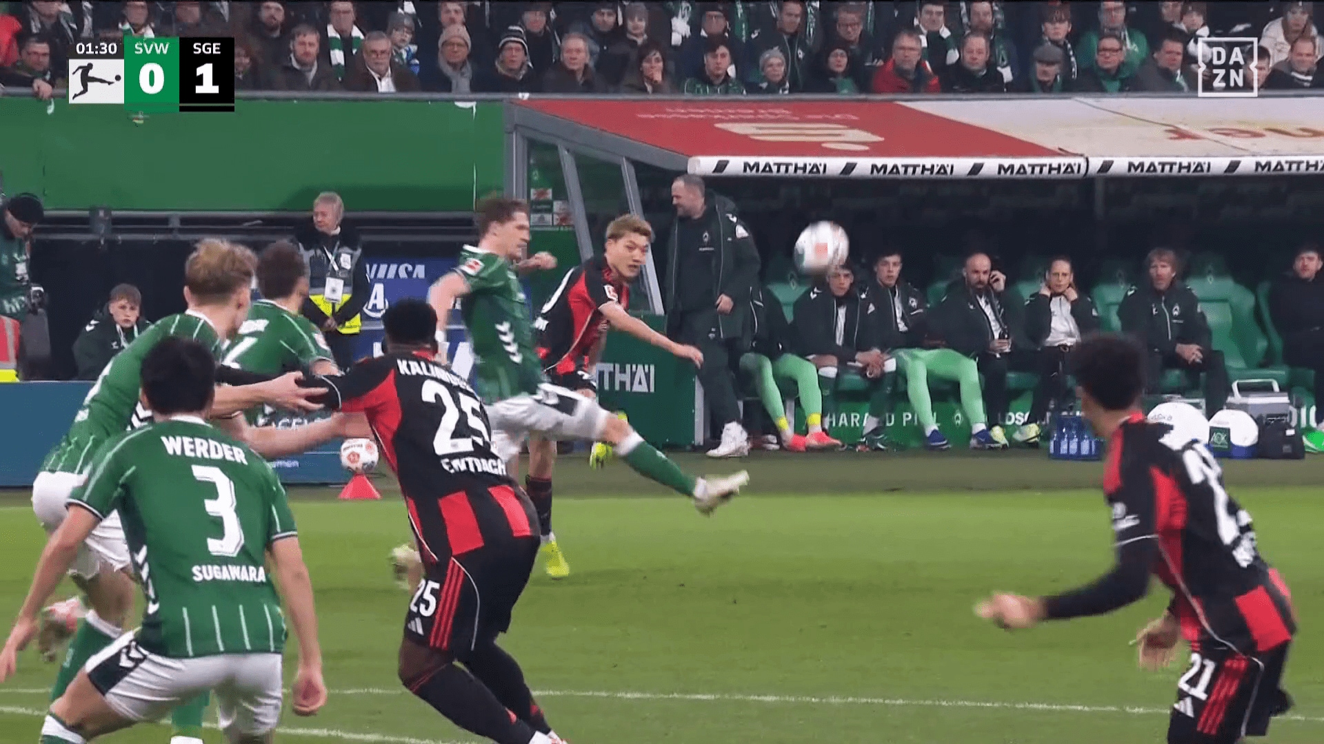 【写真・画像】「精度いかつ」堂安律、菅原由勢を無力化する“世界レベルのクロス”炸裂！「うまいなー」開始50秒で先制点を演出　1枚目