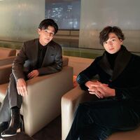 岩田剛典＆新田真剣佑、スーツ姿の“イケメン2ショット”にファン歓喜