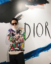 花沢将人、サングラス姿のおでこ出しショットに「おでこ愛おしい」「ガチめにキュンときた」の声