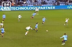 うまっ！ 長谷川唯、女子CLでもレベチ！ 完璧すぎるインターセプト→華麗ターンで相手プレスを無力化した瞬間