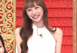 “奇跡の8頭身”ラウンジ嬢、細身のスタイルも「Fカップ以上」と明かし騒然