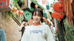 高野真央 初海外で魅せる、誰もが目を奪われる“最強ボディ” 『ヤンジャン』表紙再登場