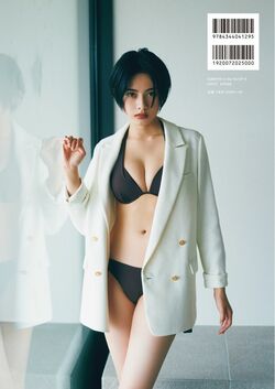 安斉星来、美しいボディラインを惜しげもなく披露！1st写真集『Sirius』発売で表紙・裏表紙画像解禁