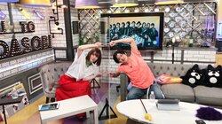 下野紘と内田真礼が“小学生気分”でクイズに挑戦！懐かしの文具も登場に内田「こういうの集めてた～！」