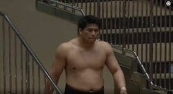 背筋265キロ！22歳“男前”力士の筋肉が「やばすぎ」 驚愕パワーの投げ技で巨体力士撃破「強い」「パワータイプすぎ」館内どよめく