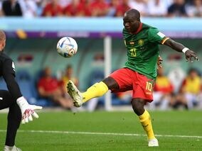 「相当技術がある」と中村俊輔も激賞！ カメルーン代表FWの華麗なループ弾が反響！「山口素弘さんみたいな時間が止まるシュート」【W杯】