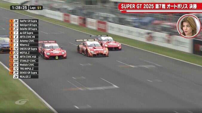 Zがスープラに挟まれて「サンドイッチやん！」「これどうするの！？」 超接近の“限界バトル”に現役レーサーも本音「うわ、嫌だ」 2枚目