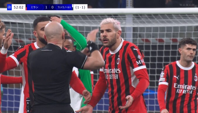 【写真・画像】「鬼肩だ！」鈴木彩艶の“40メートル遠投”が仰天級「飛びすぎ！」「肩つよ」スローイングがハーフウェーラインを超えた驚愕の瞬間　1枚目