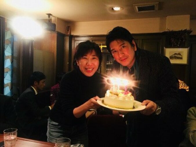 川崎麻世、腹違いの妹の誕生日を祝福「関西人やし たこ焼きでもお祝い」 1枚目