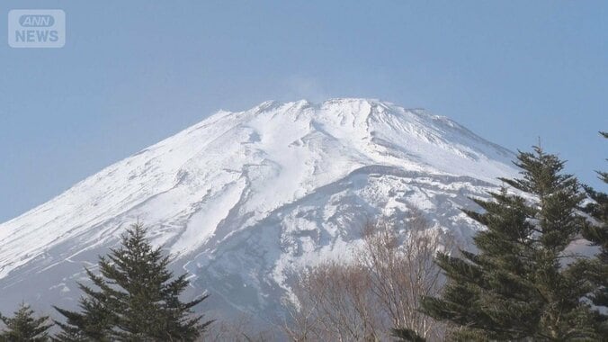 冬季閉山中の富士山で救助要請相次ぐ　中国のSNSには柵すり抜け立ち入る映像 1枚目