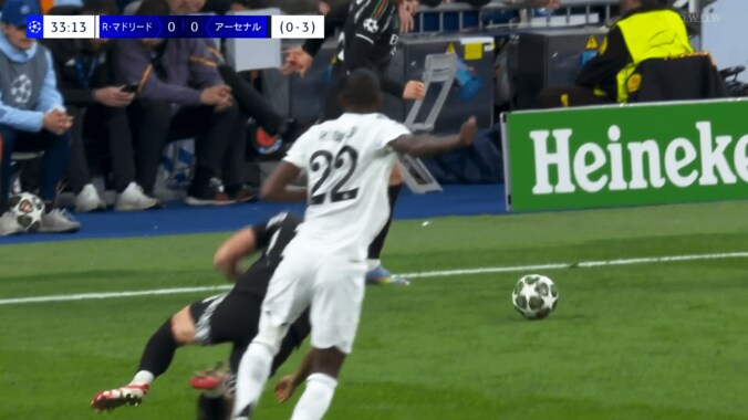 「きたねぇぞリュディガー！」悪質な“膝蹴りアフターファウル”にSNS大荒れ「極悪やろ」「UFCかよ」「どんだけ削りたいねん」 4枚目