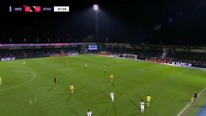 「まるでレヴァンドフスキ」20歳の日本代表FW、ギリギリ過ぎる“動き出し”が話題「本当に芸術的」VAR→オフサイド取り消しで今季9ゴール目！ 3枚目