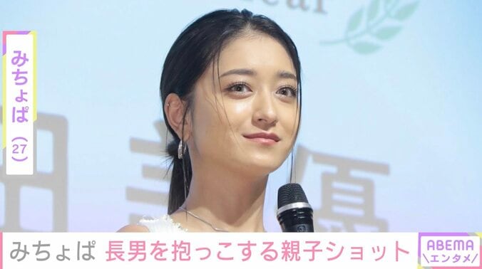 【写真・画像】みちょぱ、“髪の毛ふっさふさ”生まれたばかりの長男を抱っこする姿に反響「すっかりママの顔」「みちょぱさんと赤ちゃん めっちゃ可愛い」　1枚目