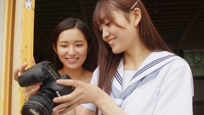 澤田百（左）、野崎美優（右）