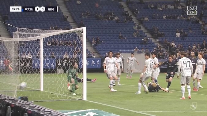 「キャプテン翼もびっくり」G大阪21歳新星FWが衝撃オーバーヘッド弾 難しい体勢から一撃「そんなゴール決めれたんや」SNS沸騰 4枚目