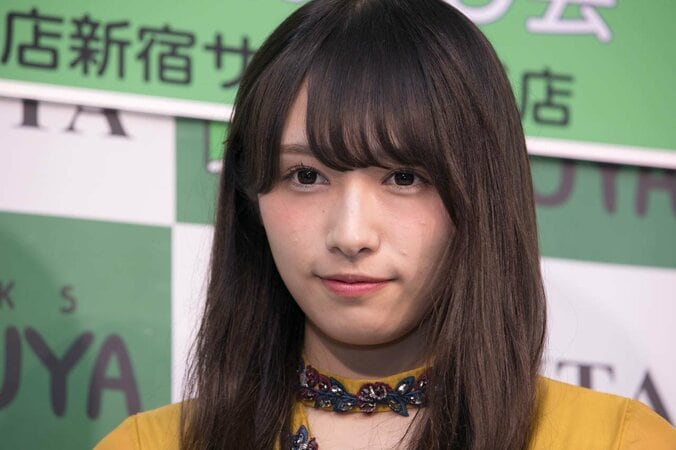 「白石麻衣は憧れの存在」欅坂46・渡辺梨加、水着姿も披露した初のソロ写真集は初版10万部 6枚目