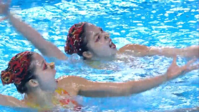 さすが双子！鏡写しのようなぴったり演技