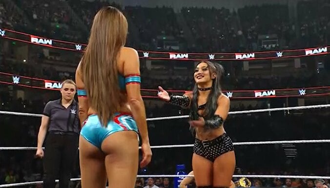 先手を打ったのはロクサーヌ