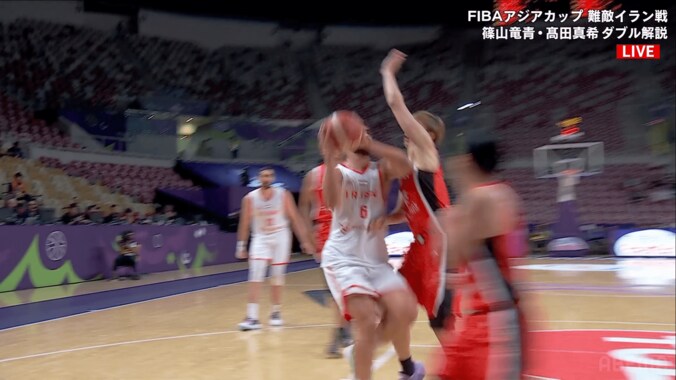ファウルだろ！バスケ日本代表が判定に抗議「トラベリングに見えるけど…」「審判しっかり見てくれ」「ゼロステップむずい」解説陣やファンも困惑で物議 2枚目