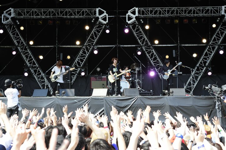 ゲスの極み乙女。、サカナ、THE BAWDIESらにオーディエンス歓喜 ライブ写真とセットリストを公開【メトロック2016 東京開催day1】